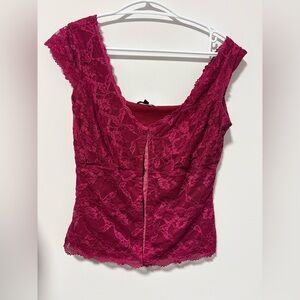 Le château lace front clip top